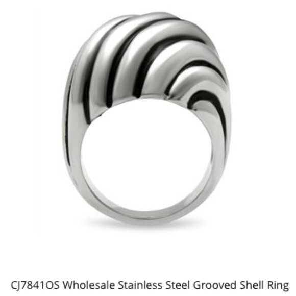 Stainless Steel Grooved Shell size 8 Statement ring silver black - Picture 2 of 7
